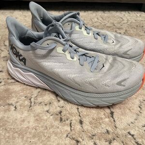 Hoka Arahi 6 women’s size 7.5